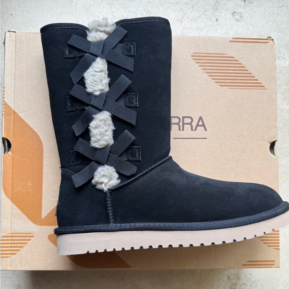 Brand new winter boots with original box. Brand koolaburra by uggs